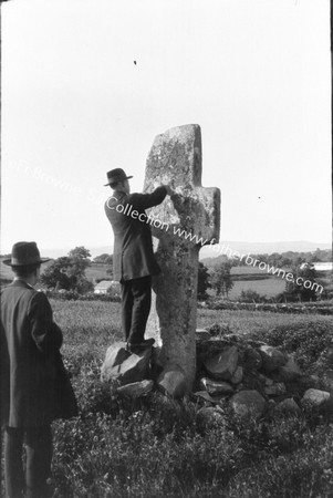 CARROWMORS (BETWEEN CARNDONAGH & MOVILLE) : THE LOW CROSS 